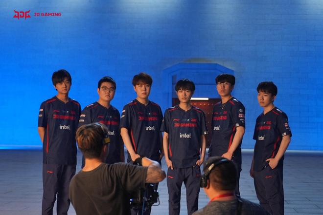 和教练组形 和教练组形